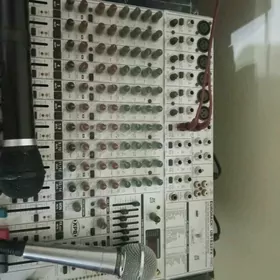 Behringer 1832 Pult