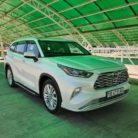 Toyota Highlander 2021