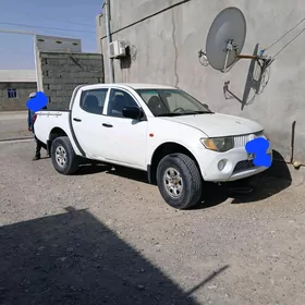 Mitsubishi L300 2008