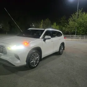 Toyota Highlander 2021