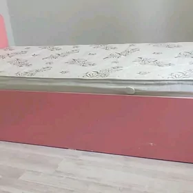 кровать/krawat