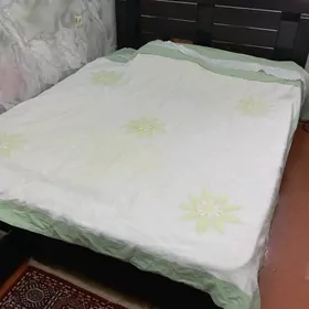 кровать