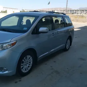 Toyota Sienna 2011