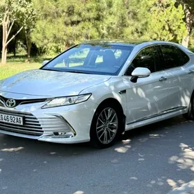 Toyota Camry 2021