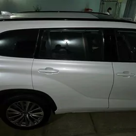 Toyota Highlander 2021