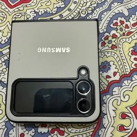 Galaxy Z Flip 4