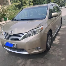 Toyota Sienna 2011