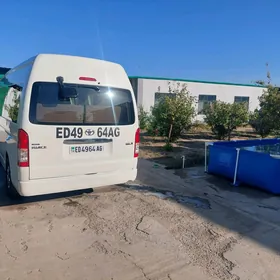 Toyota Hiace 2016