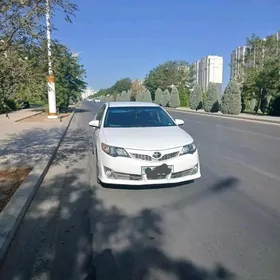 Toyota Camry 2014