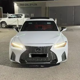 Lexus IS 2022