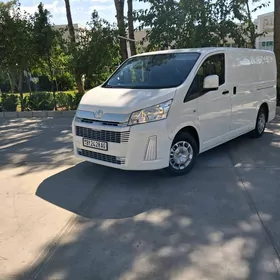 Toyota Hiace 2021