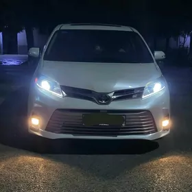 Toyota Sienna 2018