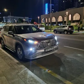 Toyota Highlander 2022