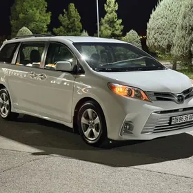 Toyota Sienna 2018