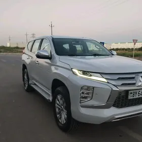 Mitsubishi Pajero 2020