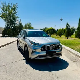 Toyota Highlander 2021