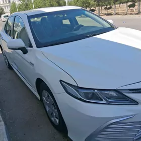 Toyota Camry Hybrid 2021