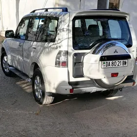 Mitsubishi Pajero 2010