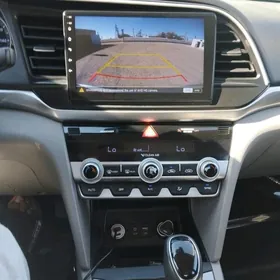 Hyundai Elantra 2019