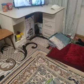 akony kansaner kampyutrny stol