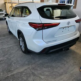 Toyota Highlander 2021