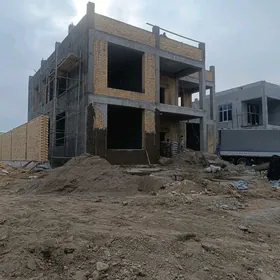 gurluşykda işçi gerek