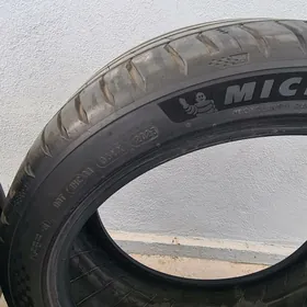 Michelin pakryṣka 245 40 18