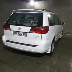 Toyota Sienna 2005