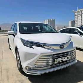 Toyota Sienna 2022
