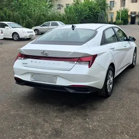Hyundai Elantra 2021