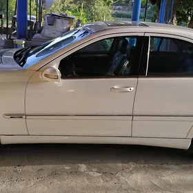 Mercedes-Benz C-Class 2005
