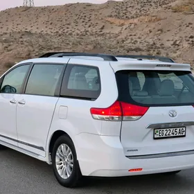 Toyota Sienna 2011