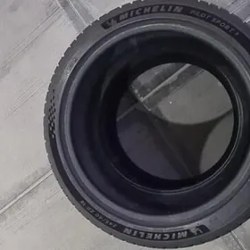 teker 245 40 18 Michelin