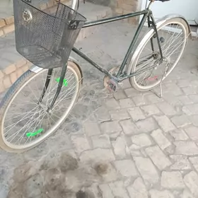 Aỳst