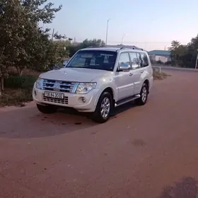 Mitsubishi Pajero 2014