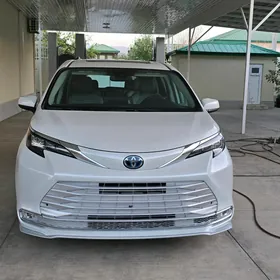 Toyota Sienna 2024