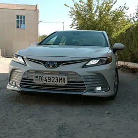 Toyota Camry 2021