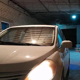 Nissan Versa 2011