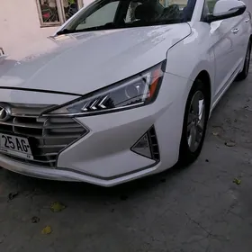 Hyundai Elantra 2019