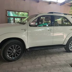 Toyota Fortuner 2011