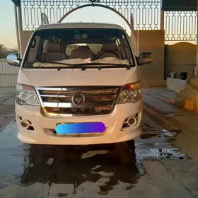 Toyota Hiace 2013