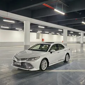 Toyota Camry 2021