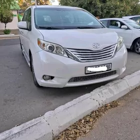Toyota Sienna 2016