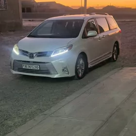 Toyota Sienna 2018