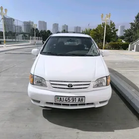 Toyota Sienna 2002
