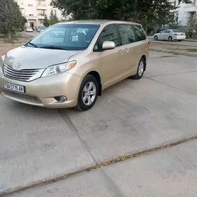 Toyota Sienna 2010