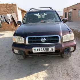 Nissan Pathfinder 1999