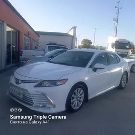 Toyota Camry 2019