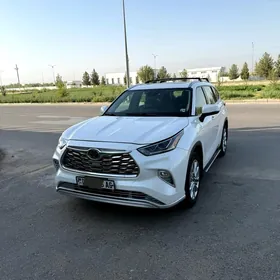 Toyota Highlander 2021