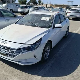 Hyundai Elantra 2022